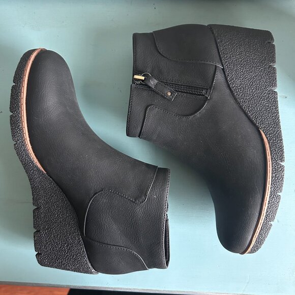 NWOT Dr. Scholl's Women's Bianca Black Suede Wedge Booties Size 7.5 Ankle Boots - Picture 7 of 9